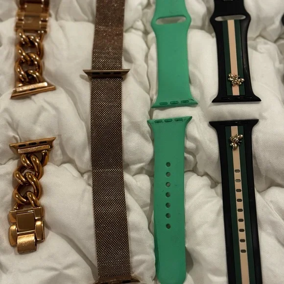 Apple Watch with Gold Band - Picture 4 of 12